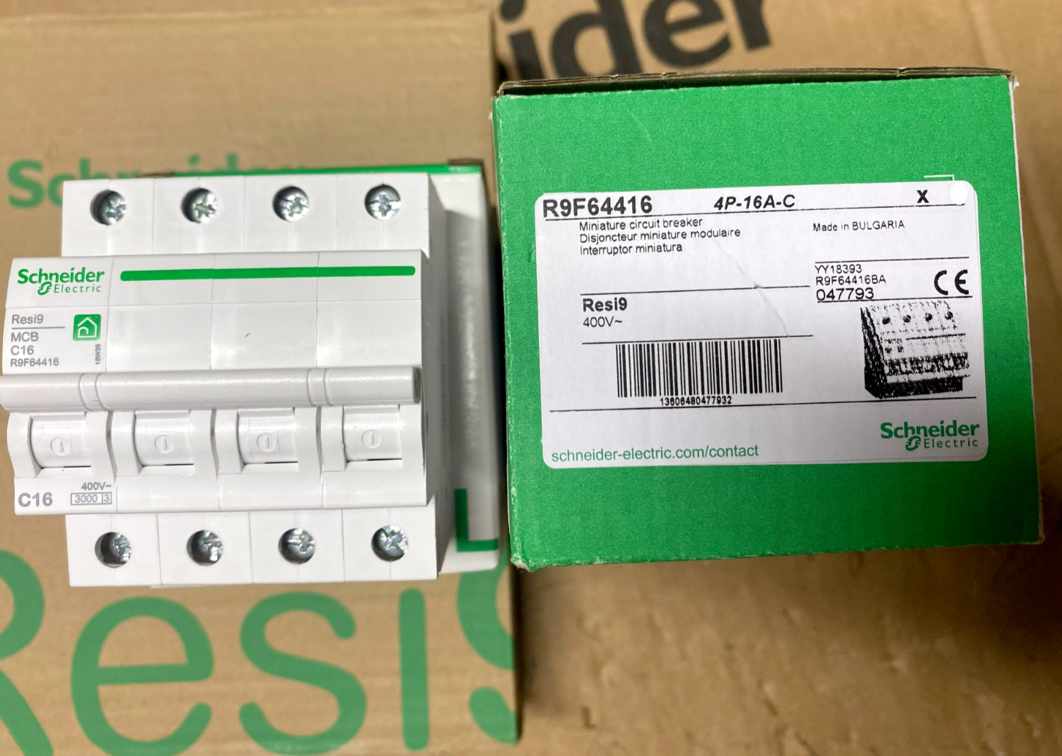 Disjoncteur tétrapolaire 4P 16A Schneider Resi9 Courbe C 3kA 400V R9F64416 pour tableau