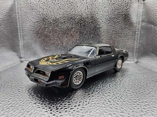 TM & C Universal Smokey And The Bandit Firebird Trans Am 1:24 Scale T-Tops - Picture 5 of 16