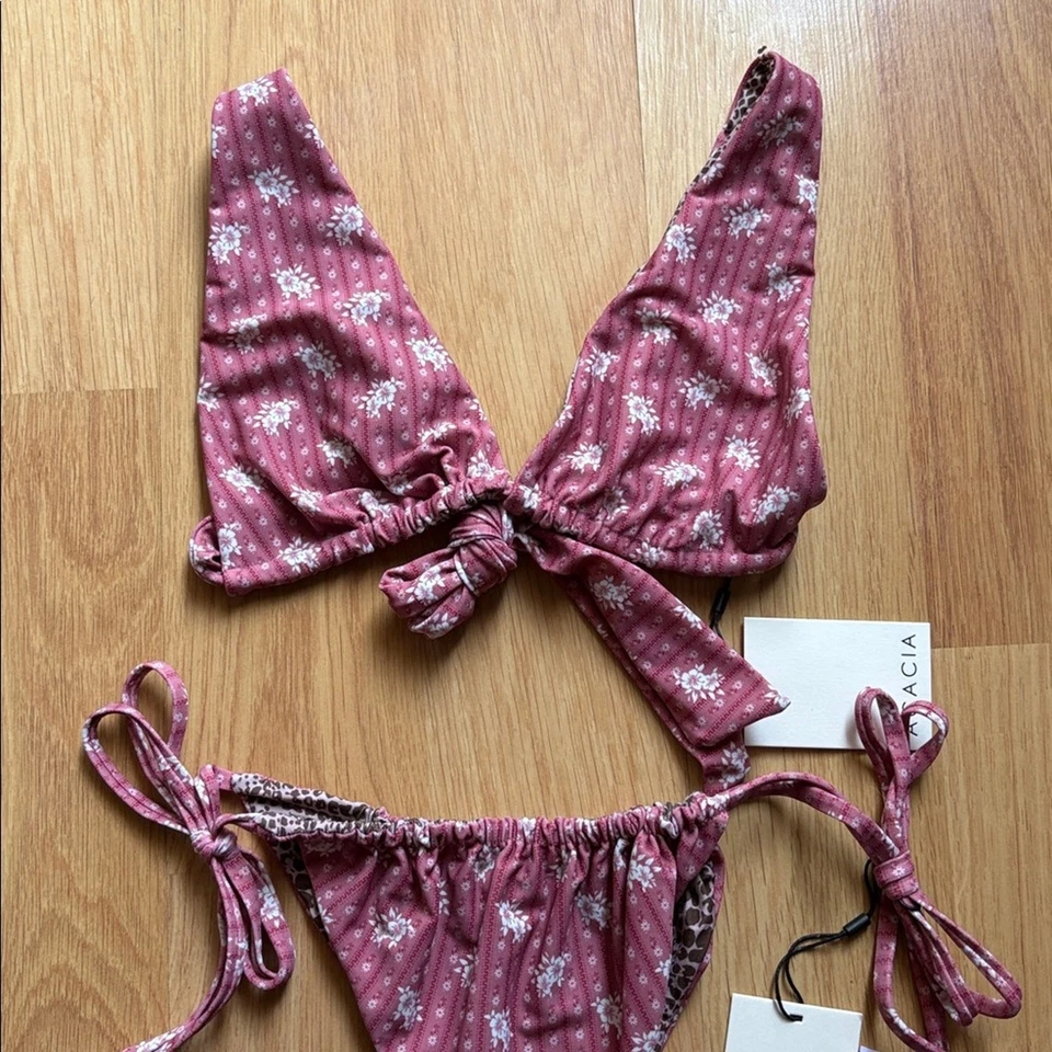 Conjunto de biquíni roupa de banho Acacia em S Blake TOP M taylor BOT. Floral rosa MOHALA - Imagem 3 de 4
