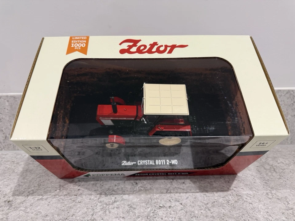 Universal Hobbies - Zetor Crystal 8011 2WD Tractor- UH6670 - 1:32 - Mint/New - Image 3 of 4