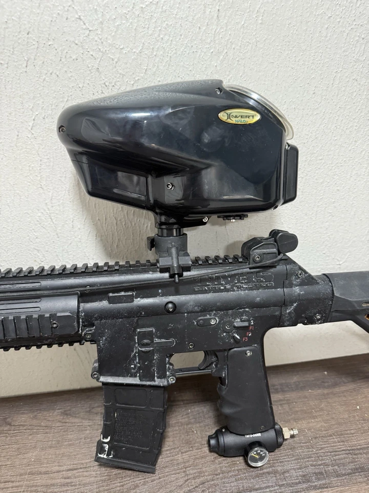 Pistola de paintball TM-15 probada en batalla con bi pod, miras adicionales y tolva Foto 3 de 4