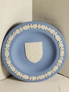 Wedgwood Jasperware Small Plate With Shield Of Richard I The Lionheart On It