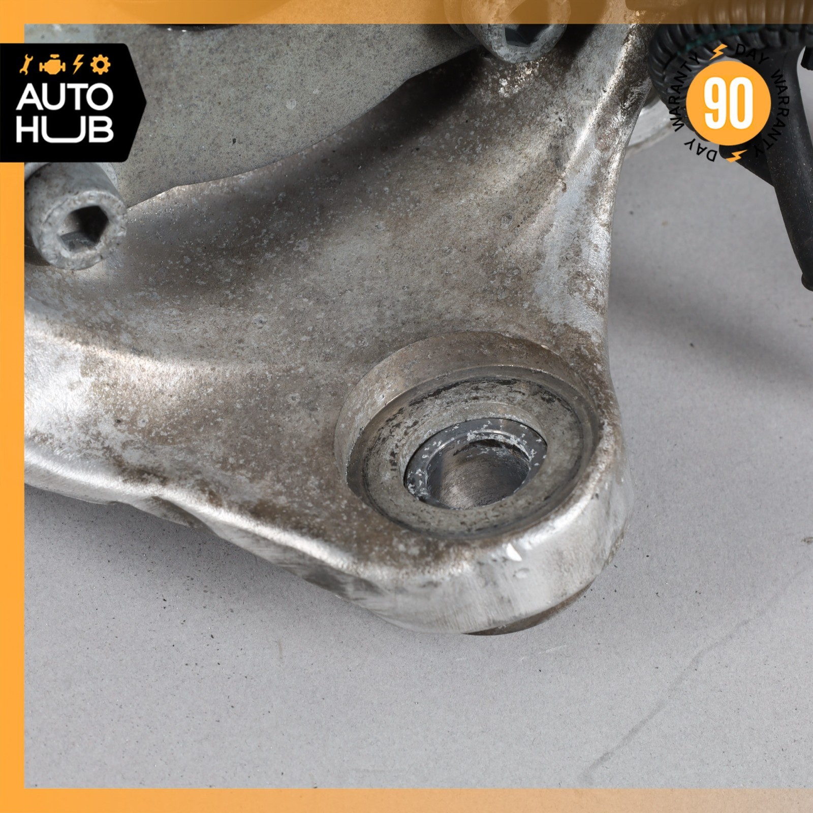 03-10 Maserati GranTurismo M145 Front Left Side Spindle Knuckle Hub OEM 34k