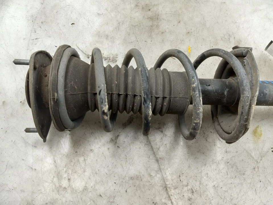 03 04 05 TOYOTA ECHO PUNTAL DERECHO PASAJERO DELANTERO Foto 3 de 4