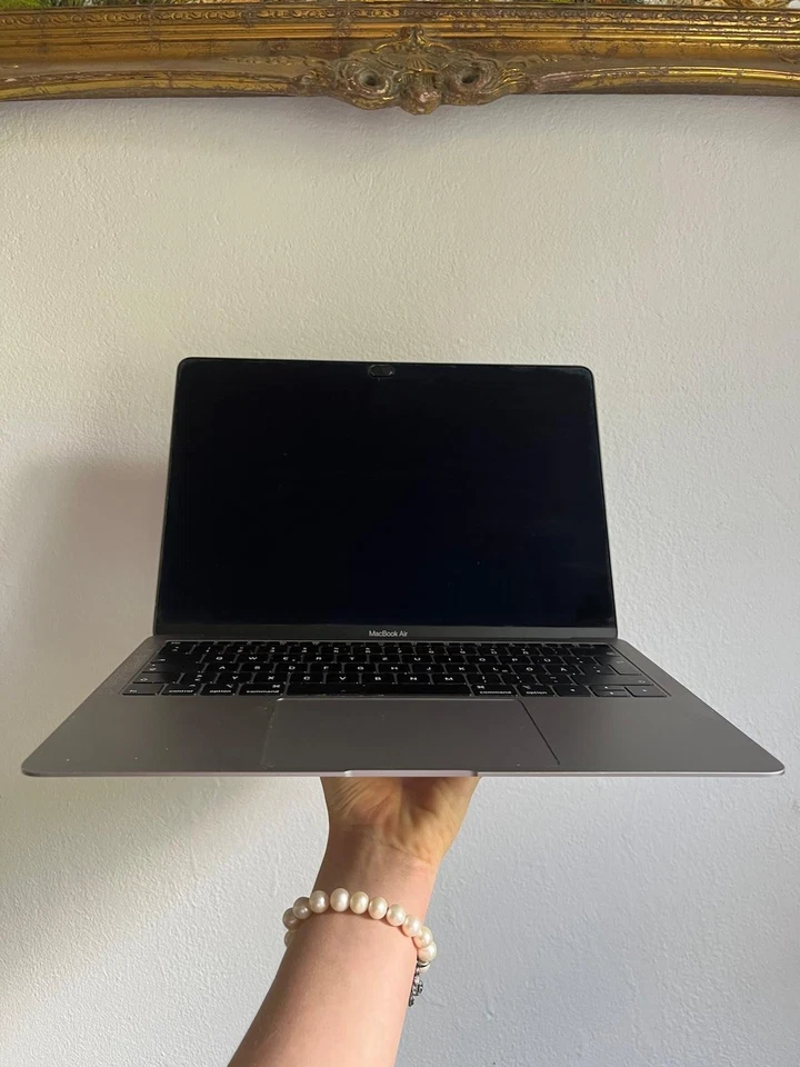 Apple MacBook Air 13" · i5 8th gen 3.6 GHz · 8GB · 128GB, Foto 1 von 5