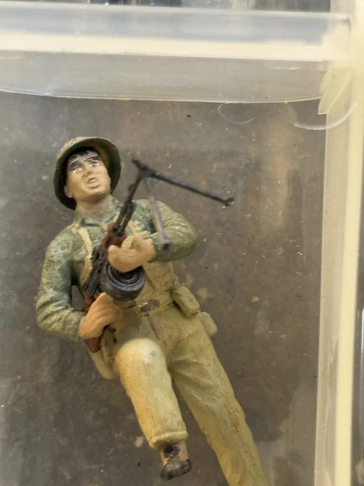 SCARCE! 17-Vietcong/NVA Infantry Vietnam 1:35 Built Painted $6-a Figure 1 Female - Image 4 of 4