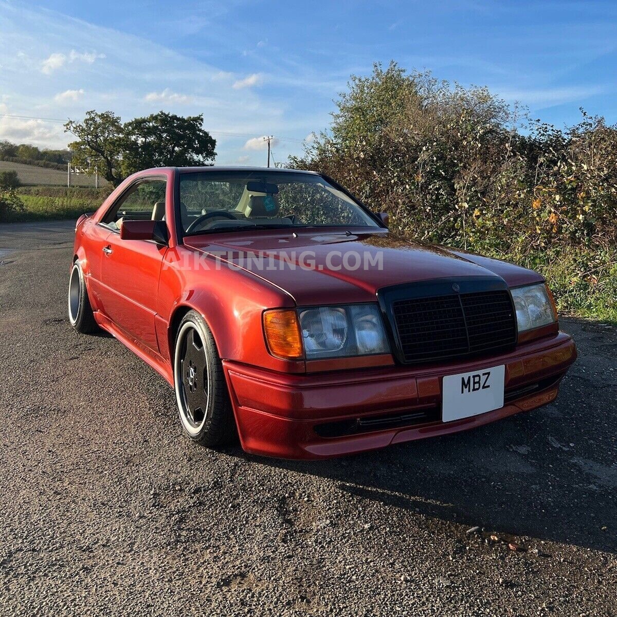 MB-124-500Eポルシエラインーリヤーフエンダー左右販売 Full wide body kit front rear bumper fender skirt for Mercedes