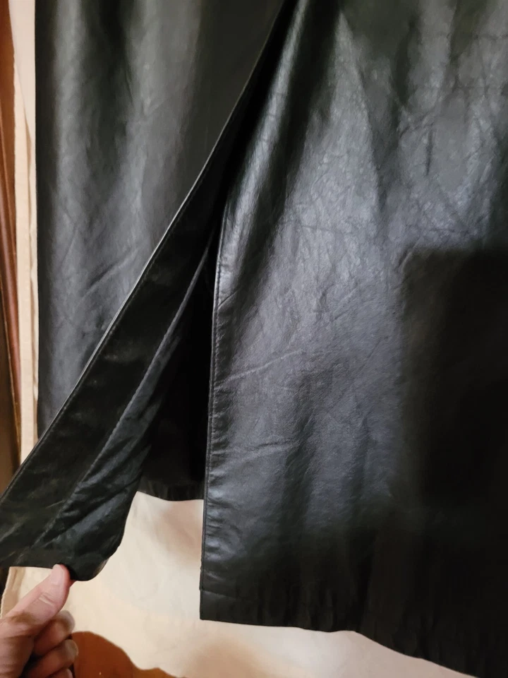 Trench coat feminino vintage identidade global G III forrado de couro preto tamanho M  - Imagem 4 de 4