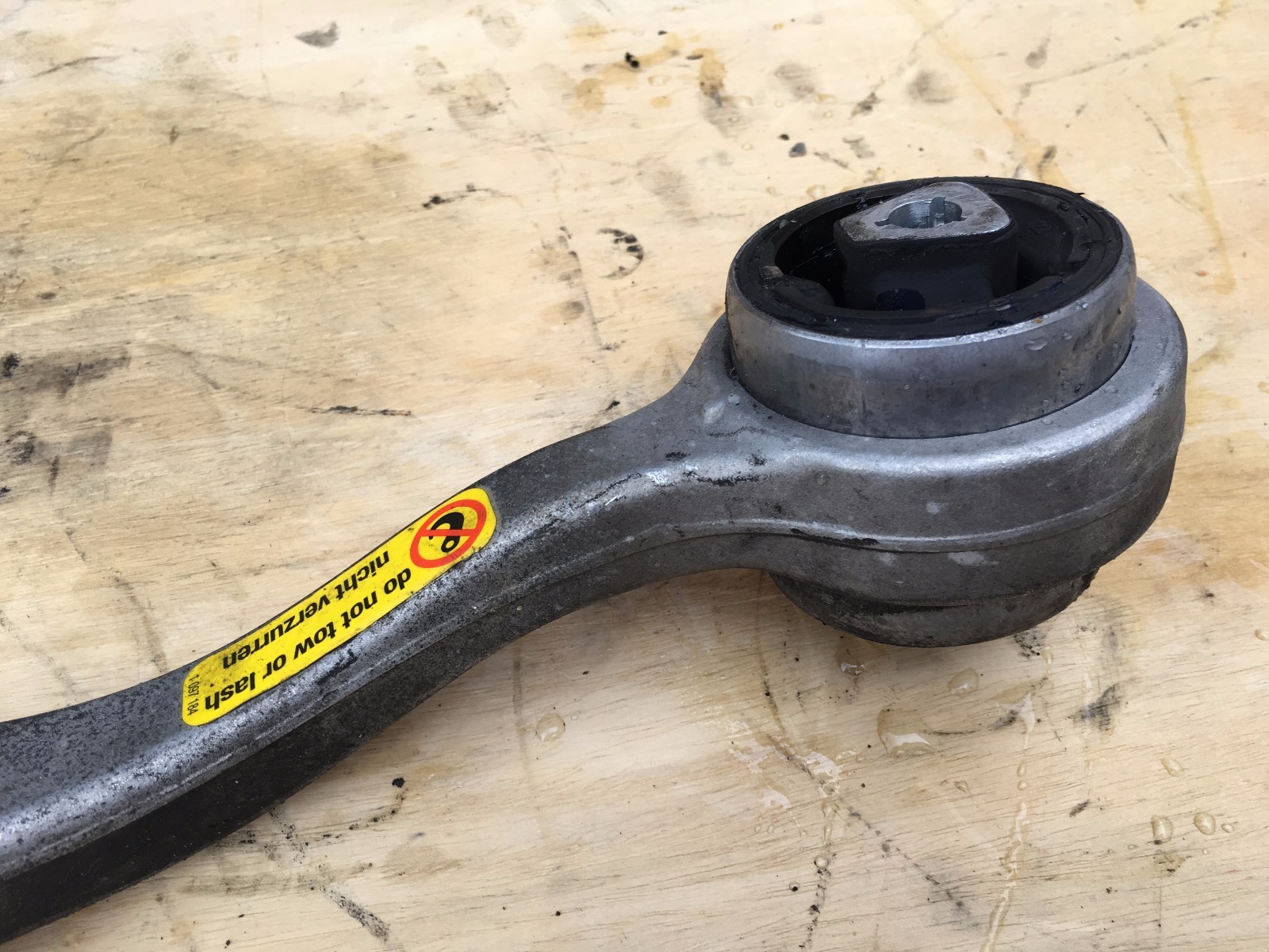 04-10 BMW 530i E60 Front Left Driver Side Spindle Knuckle Hub 6760953 OEM