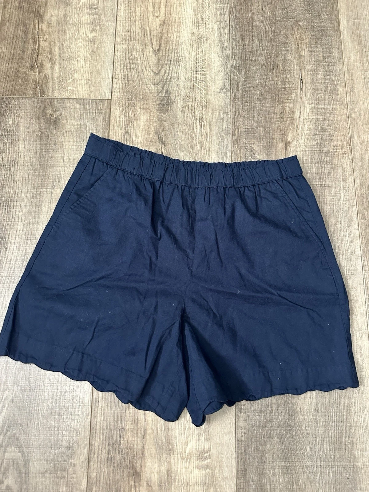 Women's Talbot Talbots Size Medium Linen Blend Scallop Navy Shorts
