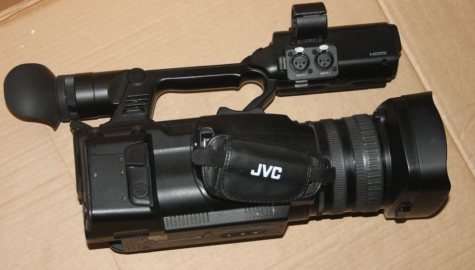 JVC GY-HC550, 4K UHD, Live-Streaming Professionell Camcorder,   mit viele  zub. - Bild 2 von 4