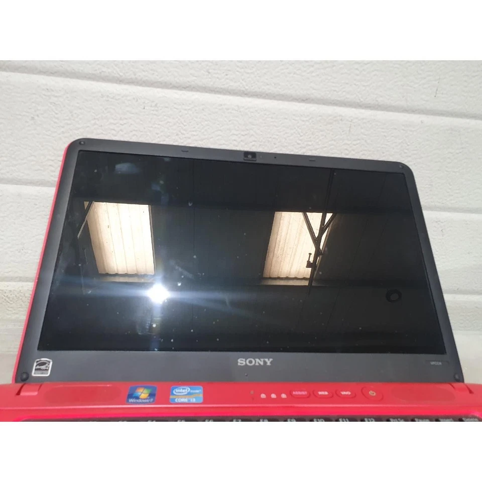 Sony Vaio PCG-61813M Laptop Red 14" Display Intel Core i3 Wi-Fi USB - For Parts - Image 2 of 4