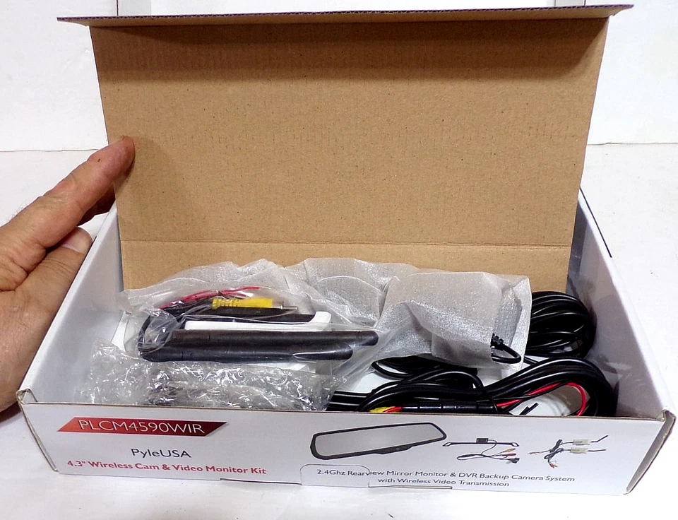 New Pyle PLCM4590WIR Wireless Backup Camera & Rear View Mirror & Video System - Image 3 of 4