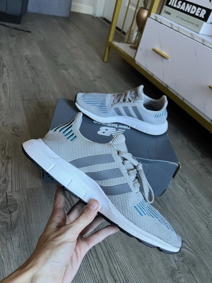 Talla 9 - Adidas Hombre Swift Run Gris Azul Blanco Foto 4 de 4