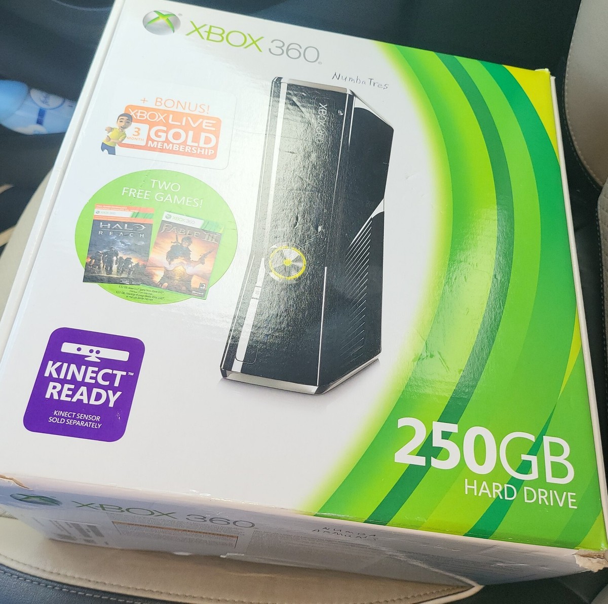 Microsoft Xbox 360 Kinect Holiday Bundle 250GB Glossy Black