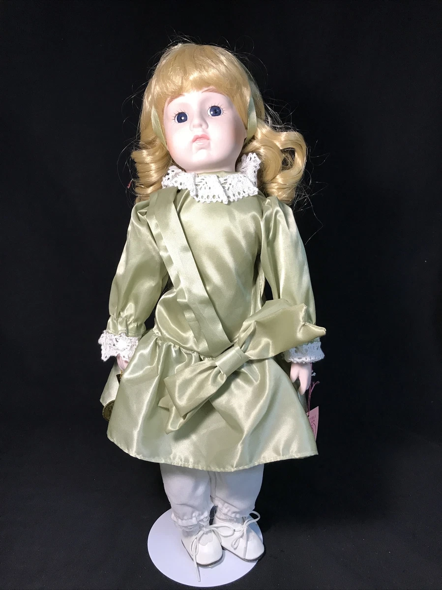 Brinns Musical Edition 1986 Porcelain Doll MEMORIES Blonde In Green Dress