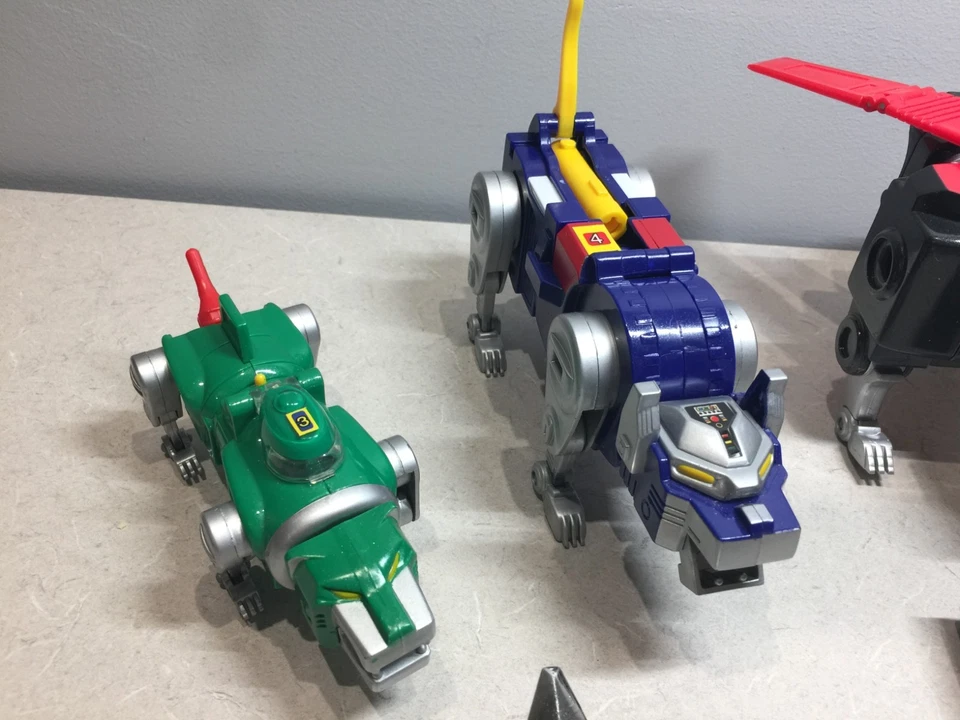 Trendmasters 1998 Lion Force Voltron Third Dimension Rare w Mini Figure Parts - Image 4 of 4