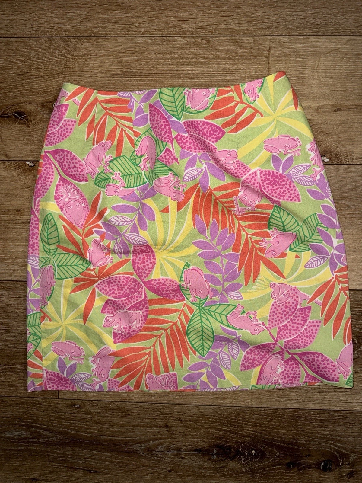 Lilly Pulitzer Skirt Waist 26” Length 17” skirt lining back zipper and pocket