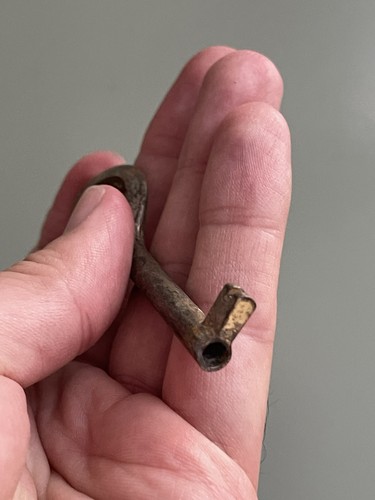 Antique Skeleton Key – Teardrop / Almond Shaped Bow, Hollow Barrel Warded Lock - Picture 3 of 5