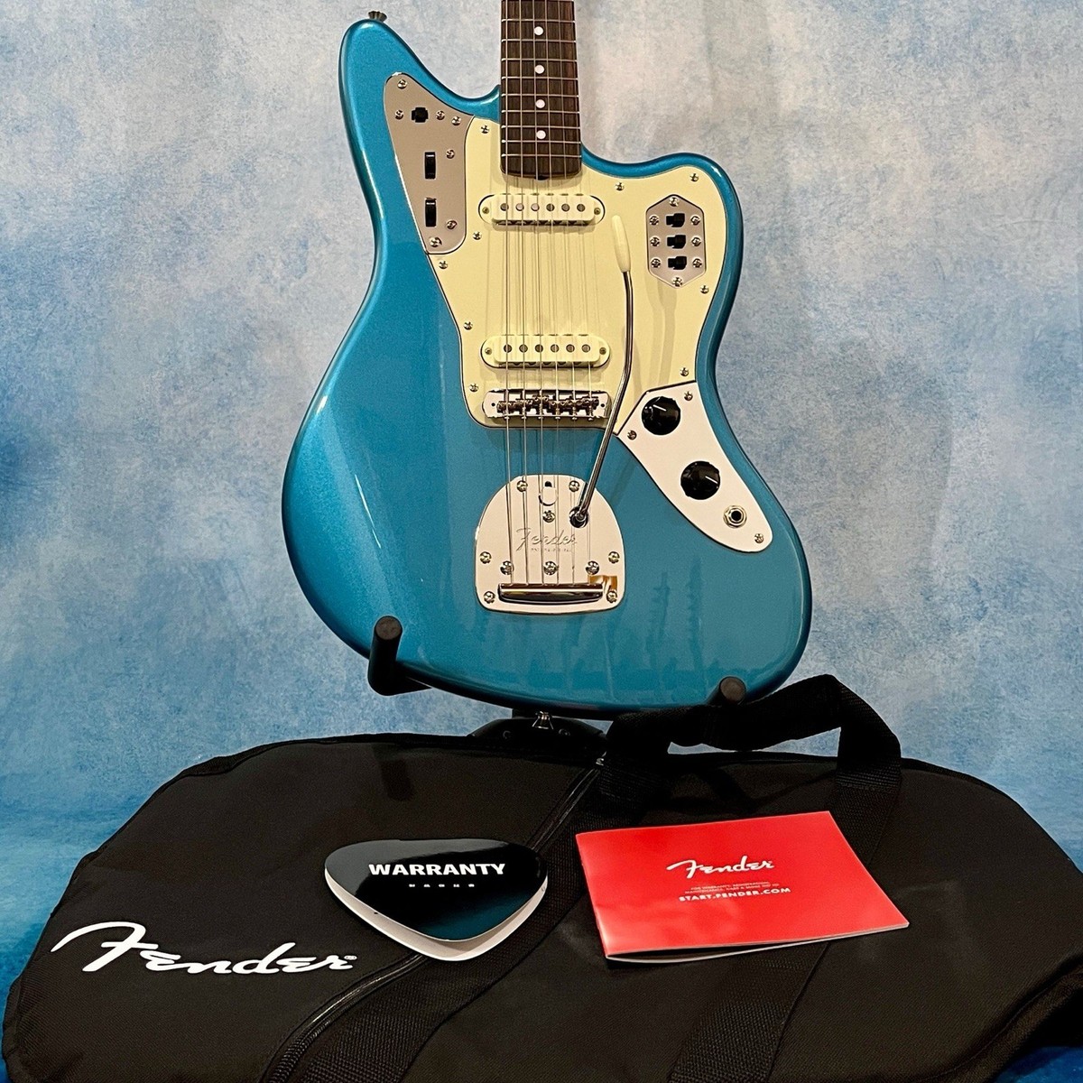 ギター Fender MIJ Traditina II Late60s jaguar Fender MIJ Traditional II Late '60s Jaguar Inca Silver 2023