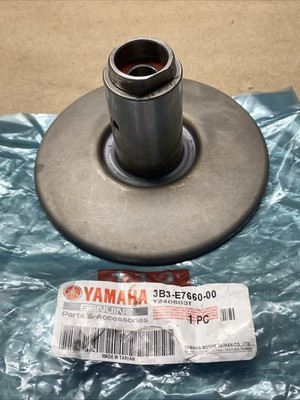 3B3-E7660-00-00 Yamaha Secondary fixed sheave comp 3B3E76600000