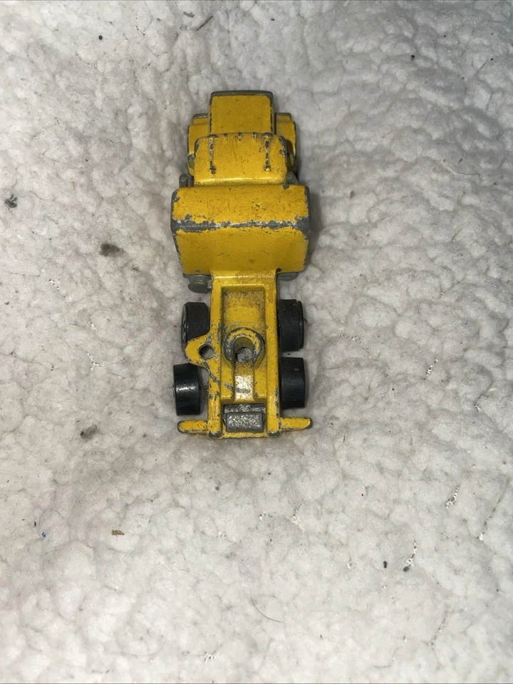 Semirremolque Hot Wheels 1981 Cabover amarillo Malasia Foto 2 de 3