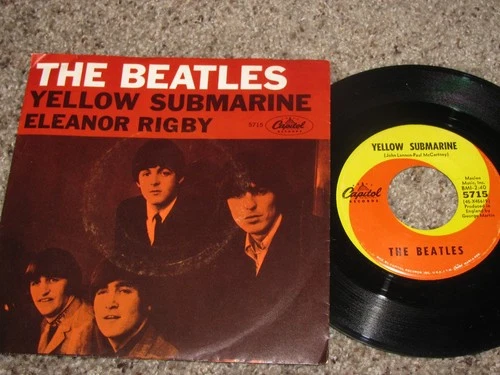 BEATLES 45  WITH SLEEVE - YELLOW SUBMARINE / ELEANOR RIGBY - CAPITOL