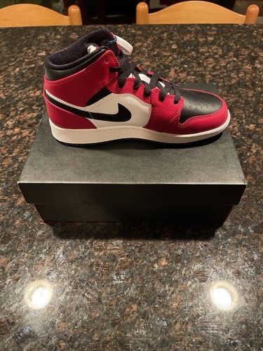 NIKE AIR JORDAN 1 MID CHICAGO BLACK TOE (GS) (554725-069) BRAND NEW 4Y |  eBay