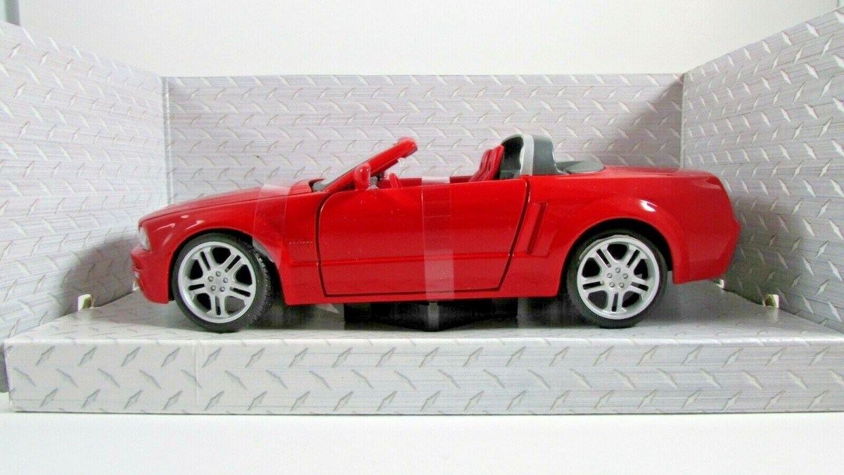 FORD MUSTANG GT CONCEPT 1:24 MAISTO &ndash; Argento, Pressofuso, RARO, Nuovo