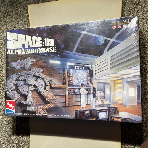 1/3200 AMT ERTL Space: 1999 Alpha Moonbase Kit # 30067-10D Sealed | eBay