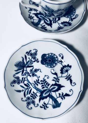 blue danube 6 cups and 6 saucers blue onion old banner backstamp