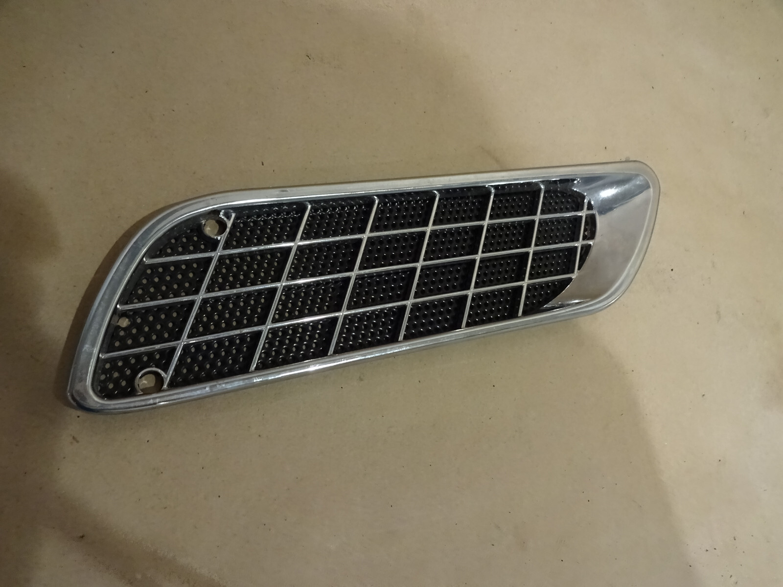 Maserati 4200 Coupe,Spyder RH Front Fender Grille For Air Outlet P/N 980138220