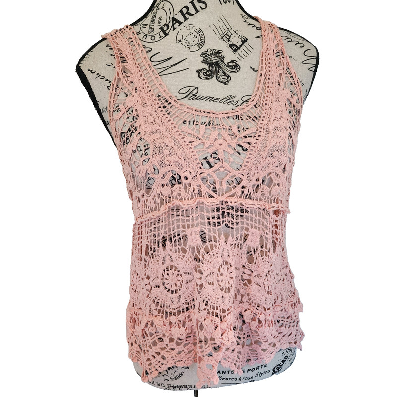 NO BOUNDARIES pink floral tank top blouse- size M (7-9)