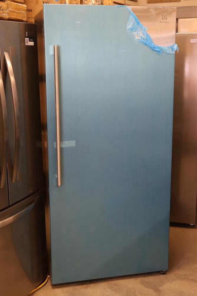 Electrolux Upright Refrigerator EI33AR8OWSA 71.75"Tx325/8"Dx28.25"W