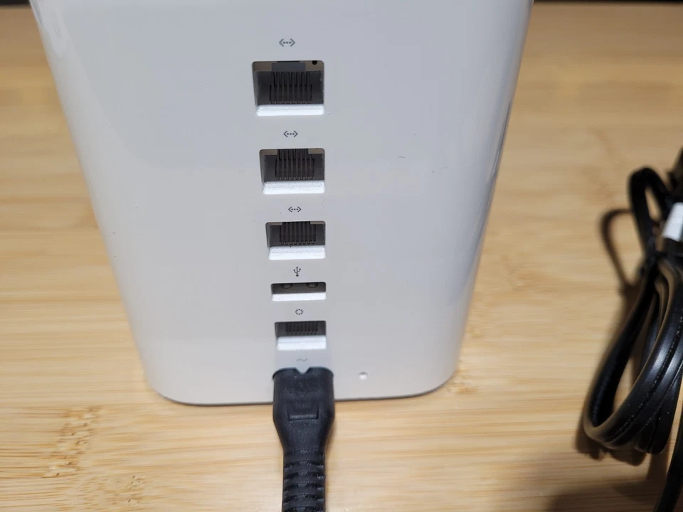 APPLE AIRPORT EXTREME TIME CAPSULE 2TB EXTERNAL HARD DRIVE A1470 + Power cable - Image 2 of 4