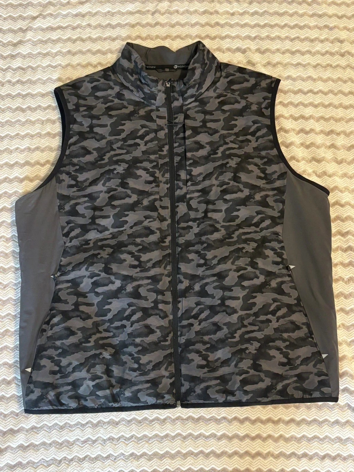 Vineyard Vines Vest Jacket Mens 2XL Camo Jim Nantz Primaloft Golf Performance
Opens in a new window 