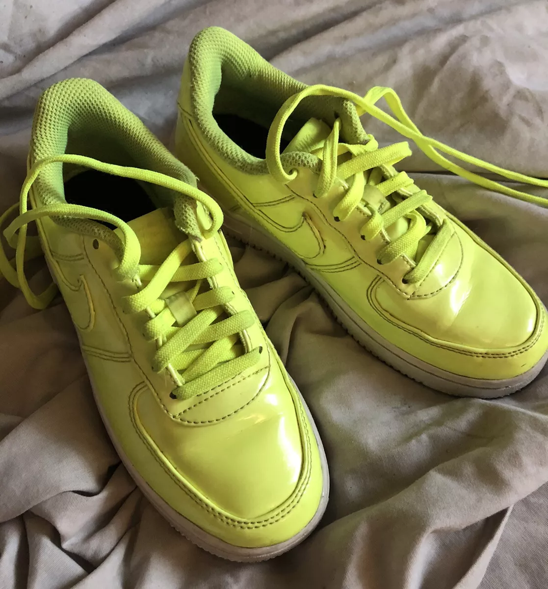 Nike Airforce 1 Youth Sneaker's Shoes Size 3y Fluorescent Yellow