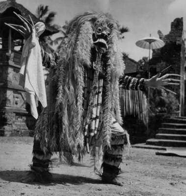 An Indonesian dancer plays the part of the evil witch Rangda 1950s OLD PHOTO