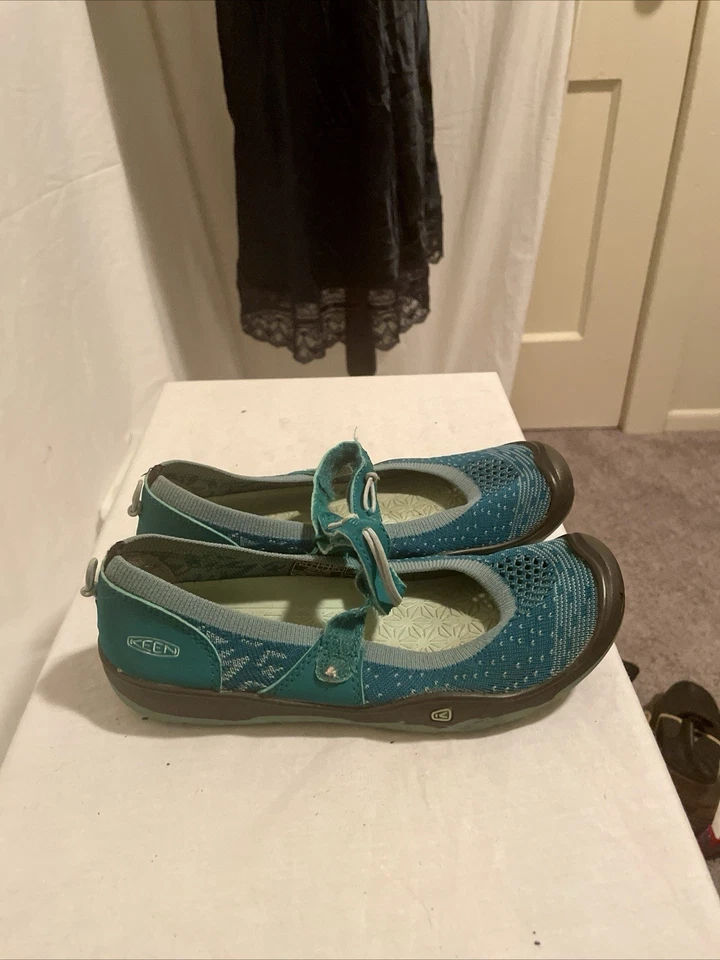 KEEN Moxie Girls  Flat Mary Jane Shoes Teal Mesh/Leather, Size 2 - Image 2 of 4