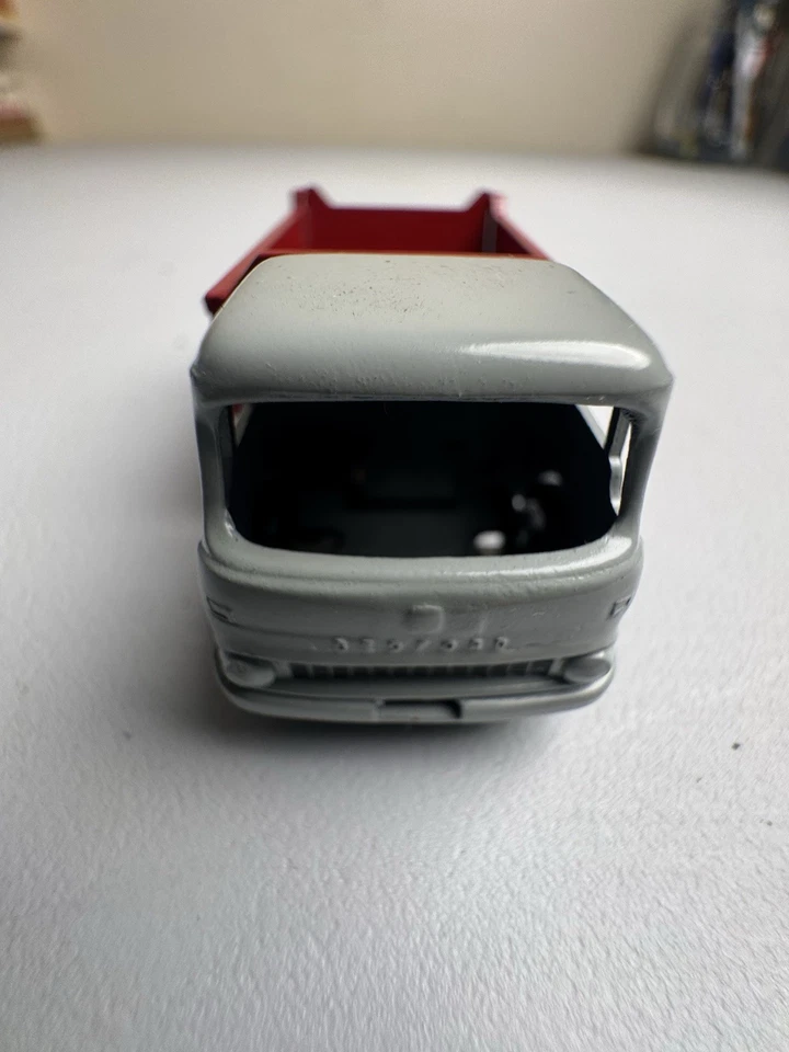 Volquete vintage 1961 Matchbox Lesney Bedford 7 1/2 toneladas gris con cama roja como nuevo Foto 4 de 4