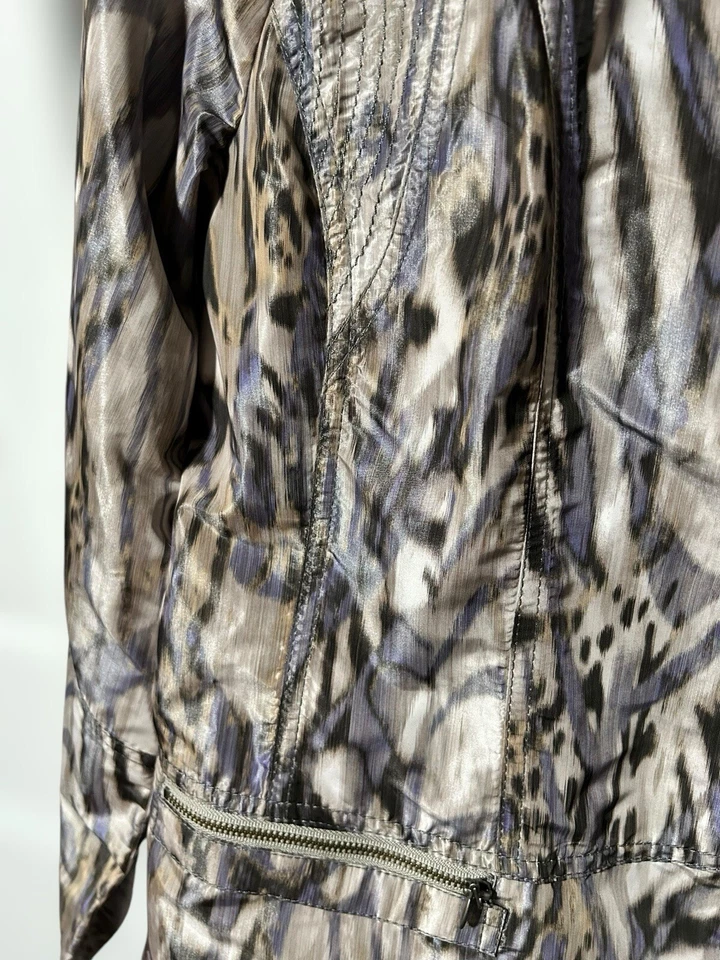 Chico's  Zenergy Size Medium/1  Gray Jacket - Image 2 of 4