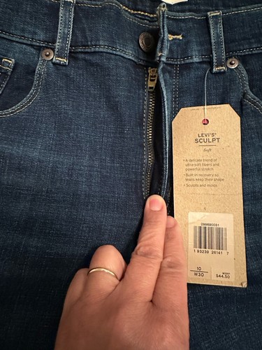 Levis Women's Bermuda Shorts-Blue, Sculpt Size 10 W30 NWT - Picture 7 of 10