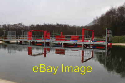 Foto 6x4 Hindernisparcours - Teil von Splash and Crash Surf Snowdonia Lagoo c2017