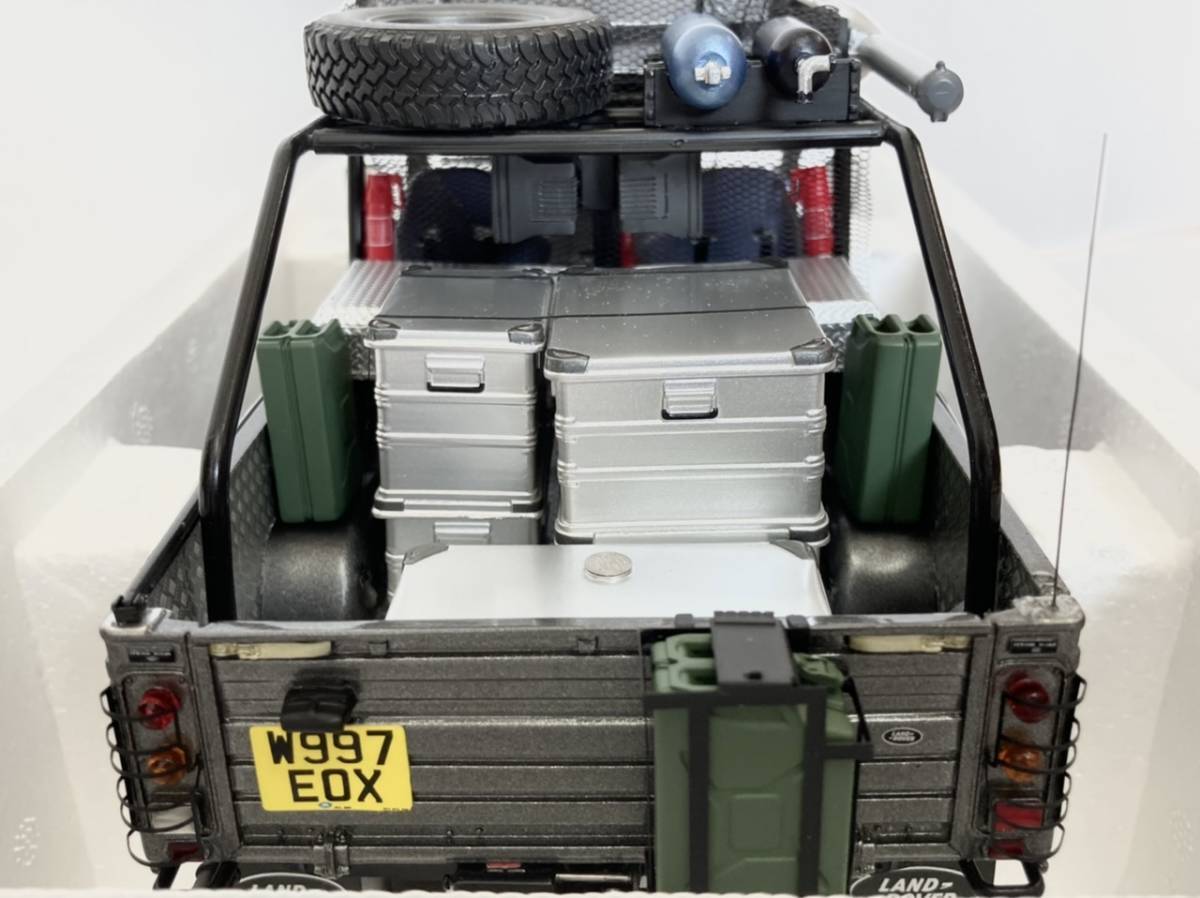 KYOSHO 1/18 Land Rover Lara Croft Tomb Raider Defender Movie KYOSHO 1/18 Land Rover Lara Croft Tomb Raider Defender Movie