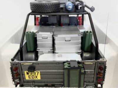 KYOSHO 1/18 Land Rover Lara Croft Tomb Raider Defender Movie