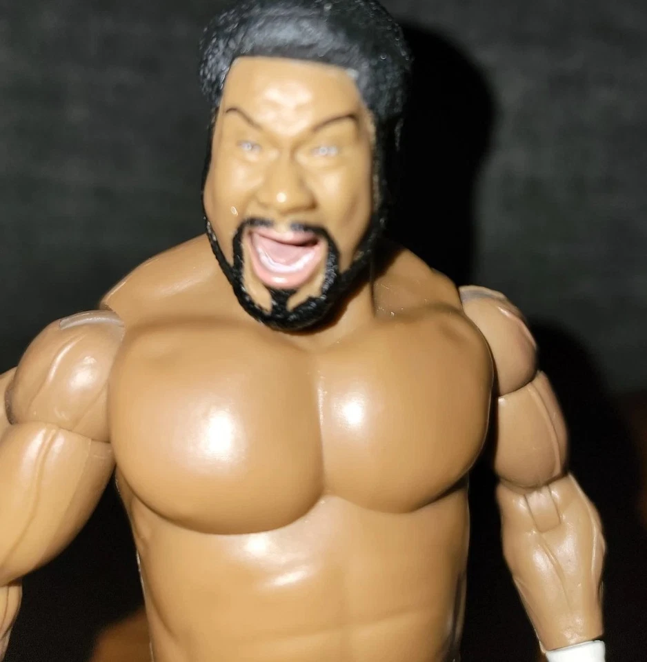 Figura Jakks Pacific WWE Classic Super Stars Haku Collector Series #25 2009 Foto 2 de 4