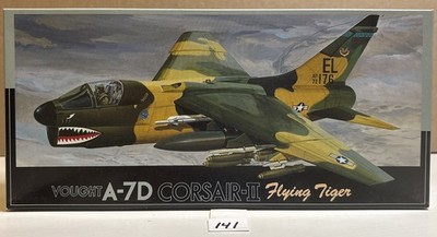 VOUGHT 1:72 A-7D Corsair II FLYING TIGER Model Plane