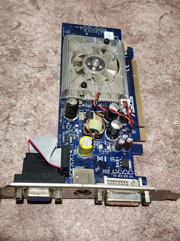 ASUS GeForce 7300GS - UNKNOWN CONDITION - image 2 of 2