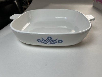 Corning ware 10  casserole dish.  Famous blue cornflower pattern.  2  Deep.