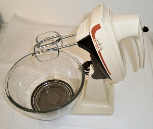 Vintage 1983 Sunbeam Mixmaster 5 speed Almond Hand / Stand Mixer 02136 EXCELLENT - Picture 4 of 11